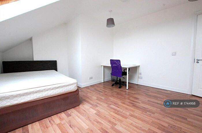 2 Bedroom Flat To Rent In Sharrow Lane, Sheffield, S11