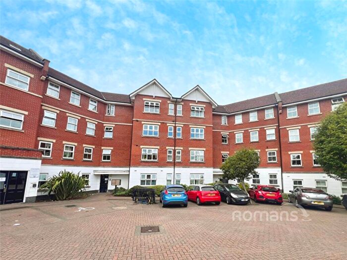 2 Bedroom Apartment For Sale In Bell Chase, Aldershot, Hampshire, GU11