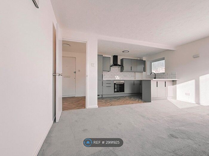 1 Bedroom Flat To Rent In Welham Court, North Mymms, Hatfield, AL9