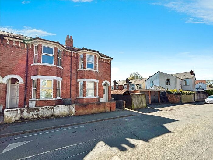 3 Bedroom End Of Terrace House To Rent In Rayleigh Road, Wolverhampton, West Midlands, WV3