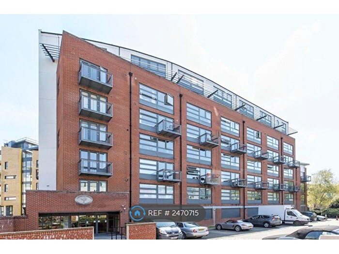 2 Bedroom Flat To Rent In Florin Court, London, SE1
