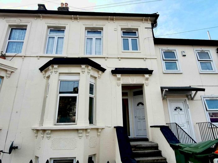 1 Bedroom Flat To Rent In Selwyn Road, Plaistow, E13