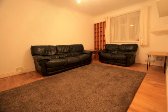 3 Bedroom Flat To Rent In Tamworth Lane, Mitcham Eastfields, CR4