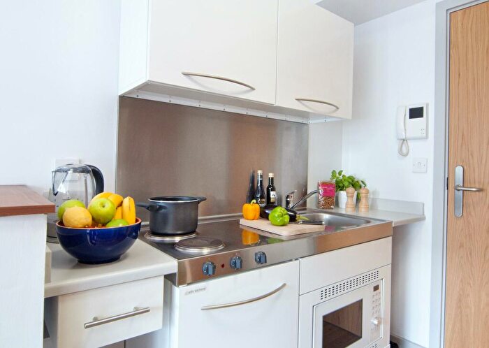 1 Bedroom Private Hall To Rent In High Street, Southampton, SO14