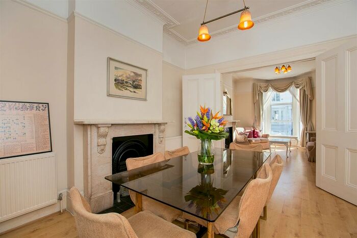 4 Bedroom Flat To Rent In Earls Court Gardens, London, SW5