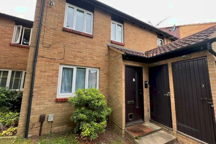 1 Bedroom Maisonette To Rent In Goldsworth Park, Woking, GU21