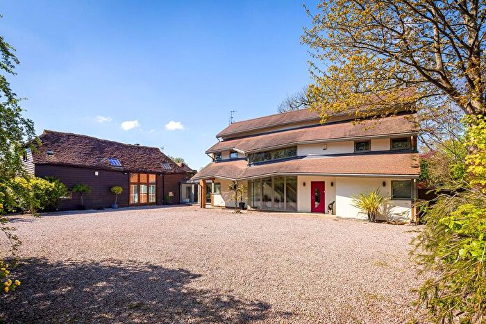 4 Bedroom Detached House For Sale In Guildford Road, Cranleigh, Surrey, GU6