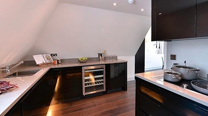 2 Bedroom Flat To Rent In Duke Street, Mayfair, London, W1K