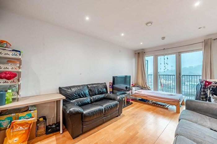 2 Bedroom Flat To Rent In Pinner Road, Harrow, HA1