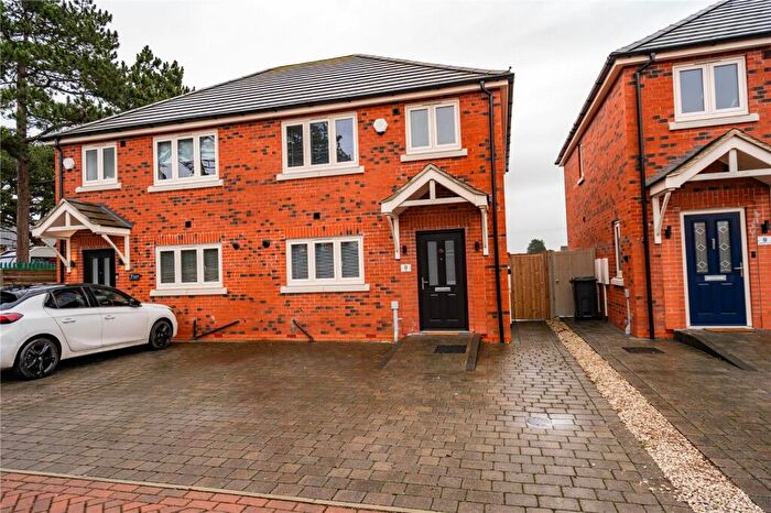 3 Bedroom Semi-Detached House To Rent In Newbold Court, Cleethorpes, Lincolnshire, DN35