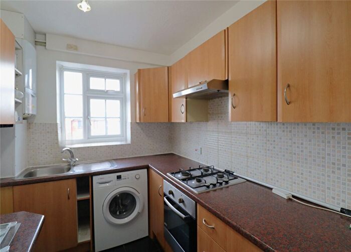 3 Bedroom Flat To Rent In Sheaveshill Court, London, NW9
