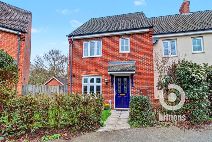 3 Bedroom End Of Terrace House For Sale In Tasburgh Close, PE30