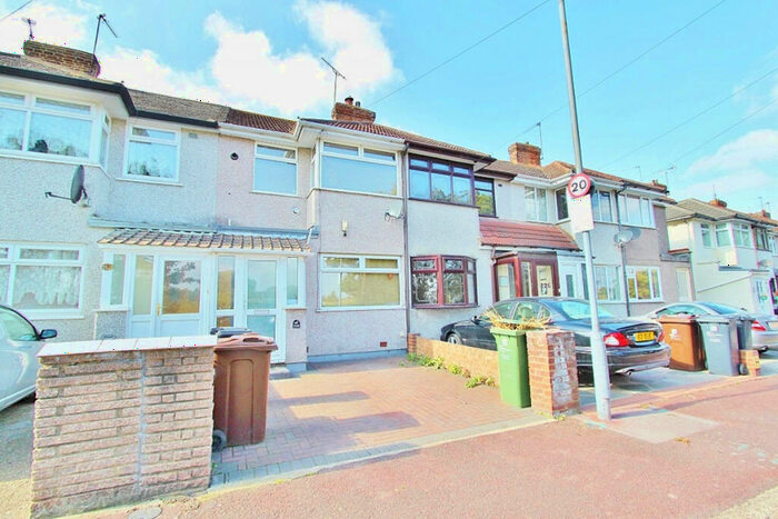 3 Bedroom Terraced House To Rent In Oval Road North, Essex, RM10