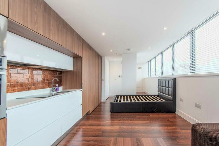 Studio To Rent In Finchley Road, West Hampstead, London, NW3