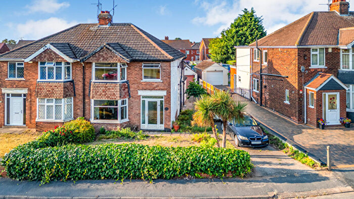 3 Bedroom Semi-Detached House For Sale In Woodland View, Scunthorpe, DN15