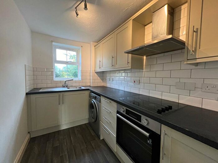 2 Bedroom Flat To Rent In Haddon Park, Hythe, Colchester, CO1