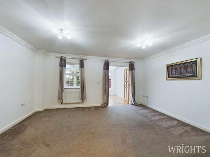 4 Bedroom Semi-Detached House To Rent In Langstone Ley, AL7