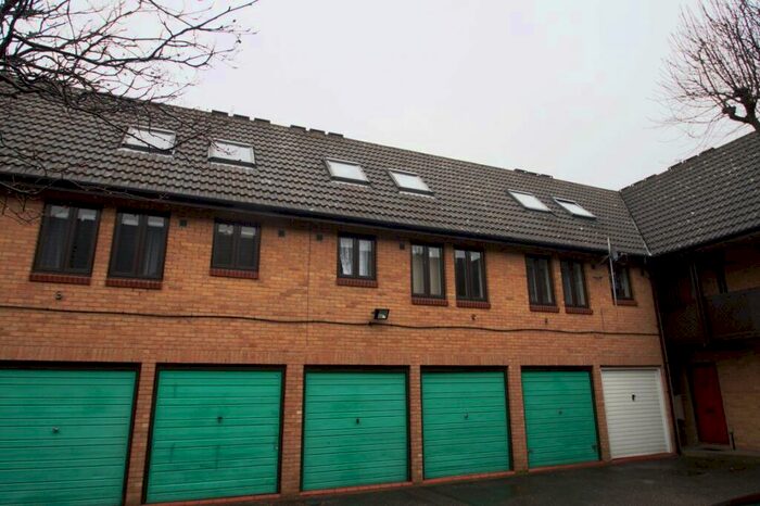 1 Bedroom Flat To Rent In Stephenson Court, Slough, SL1