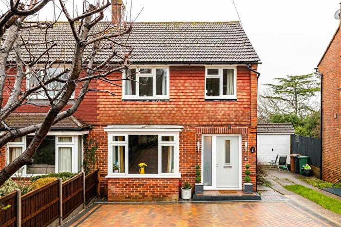 3 Bedroom Semi Detached House For Sale In Batts Hill, Redhill, RH1