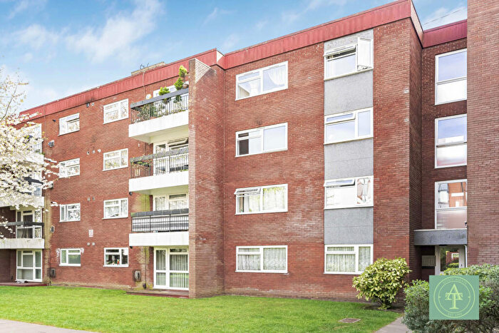 1 Bedroom Flat For Sale In Grange Gardens, Southgate, London, N14