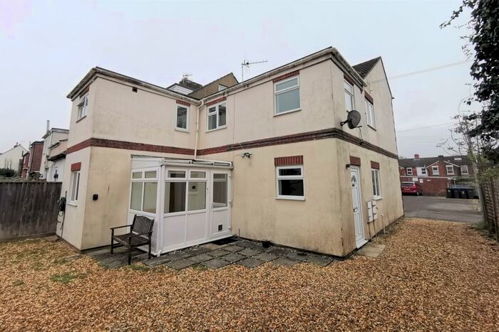 2 Bedroom Flat To Rent In Longland, Salisbury, Wiltshire, SP2