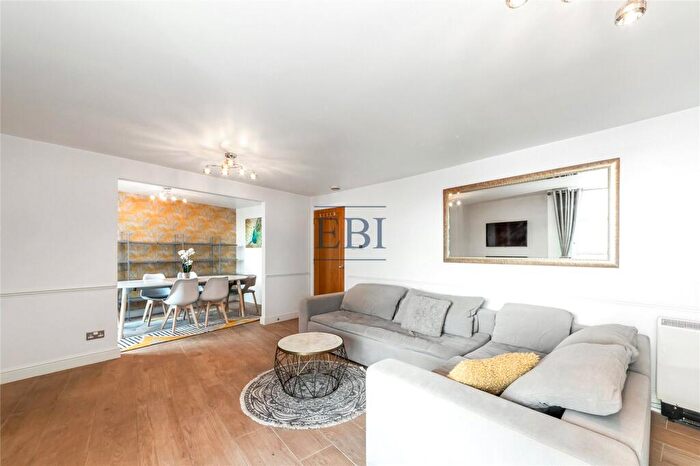 2 Bedroom Apartment To Rent In Pierhead Lock, Manchester Road, London, E14