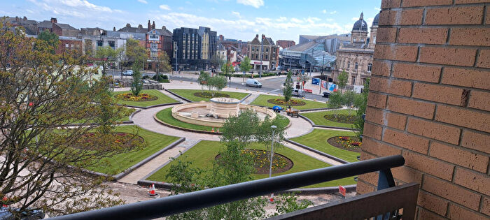 2 Bedroom Apartment To Rent In Queens Court, Dock Street, Hull, Yorkshire, HU1