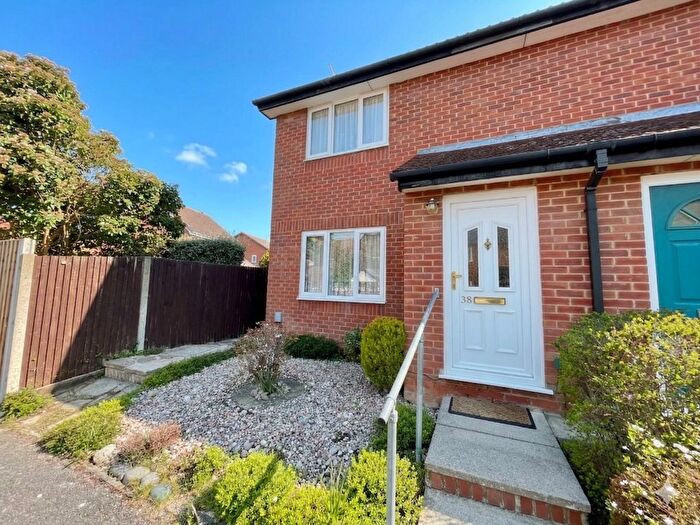 2 Bedroom End Terrace House For Sale In Catesby Green, Luton, Bedfordshire, LU3