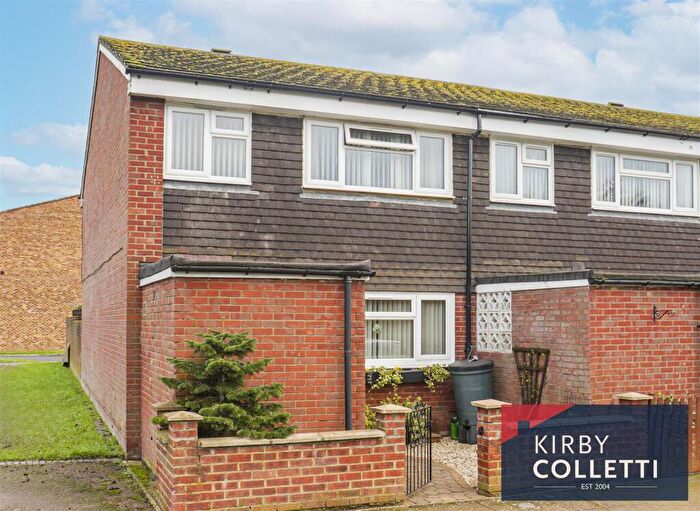 4 Bedroom End Of Terrace House For Sale In Rowan Drive, Turnford, EN10