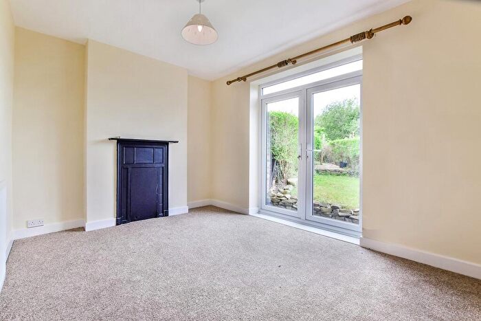 4 Bedroom Semi-Detached House To Rent In Cranford Avenue, Macclesfield, Cheshire, SK11