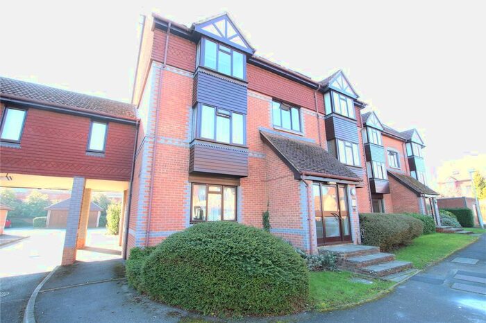 1 Bedroom Flat To Rent In Rowe Court, Grovelands Road, Reading, Berkshire, RG30