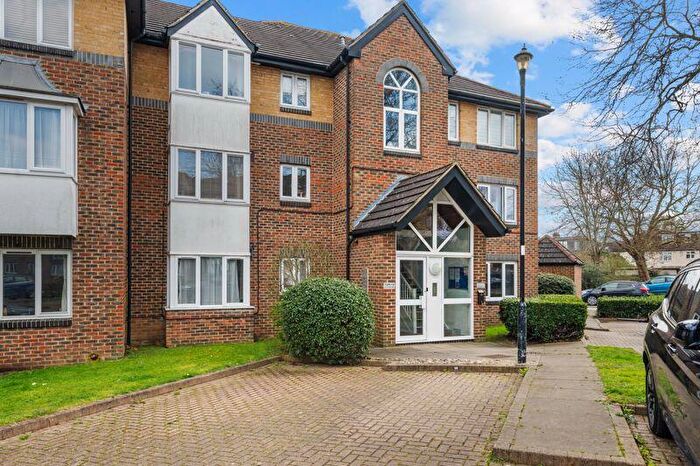 1 Bedroom Flat For Sale In Cotswold Way, Worcester Park, KT4