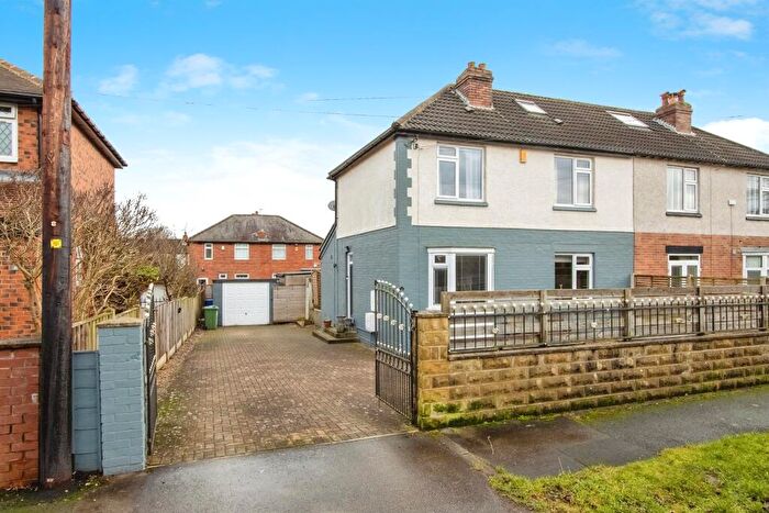 3 Bedroom Detached House For Sale In Austhorpe Avenue, Leeds, LS15