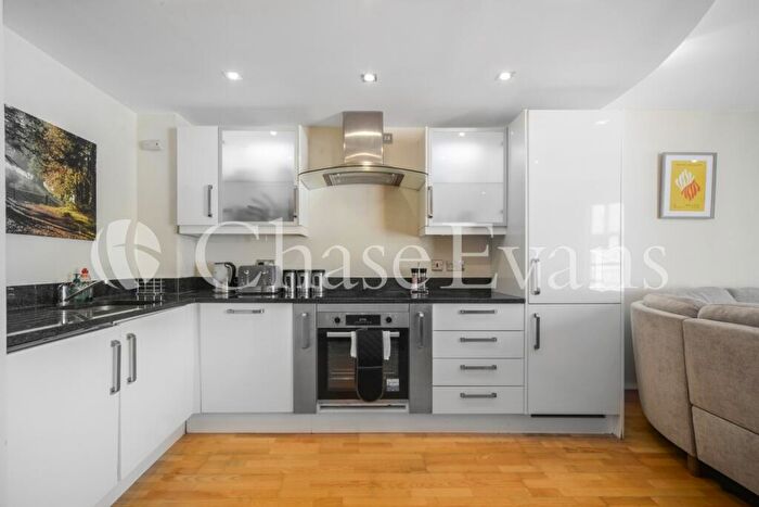 2 Bedroom Flat For Sale In Cuba Street, Canary Wharf, London, E14