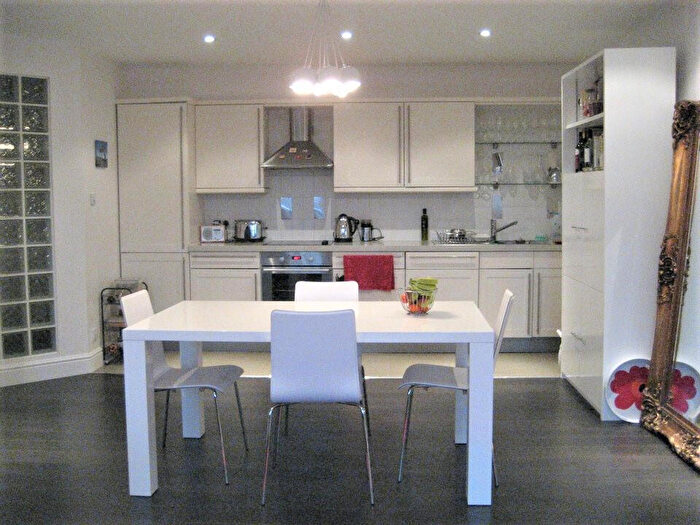 2 Bedroom Apartment To Rent In Hanover Place, London, E3