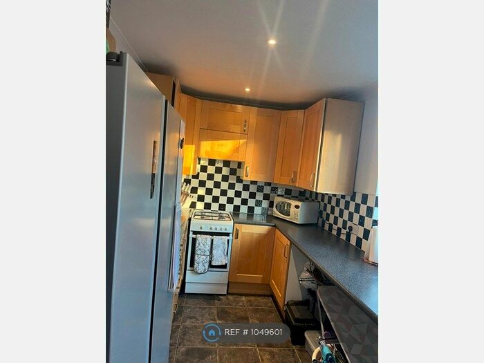 2 Bedroom Flat To Rent In York Road, Rayleigh, SS6