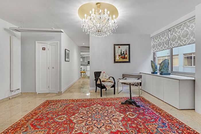 2 Bedroom Flat For Sale In Dundee Court, Long Lane, London, SE1