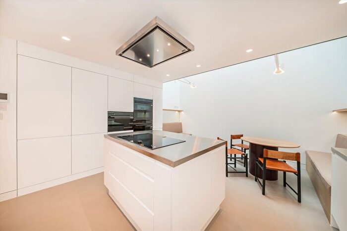 4 Bedroom Flat To Rent In Lonsdale Road, Notting Hill, W11