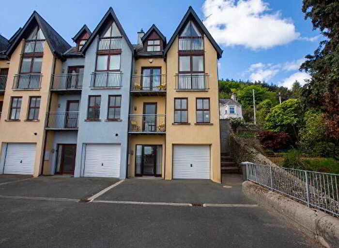 3 Bedroom TownHouse For Sale In Bath Terrace, Newcastle, BT33