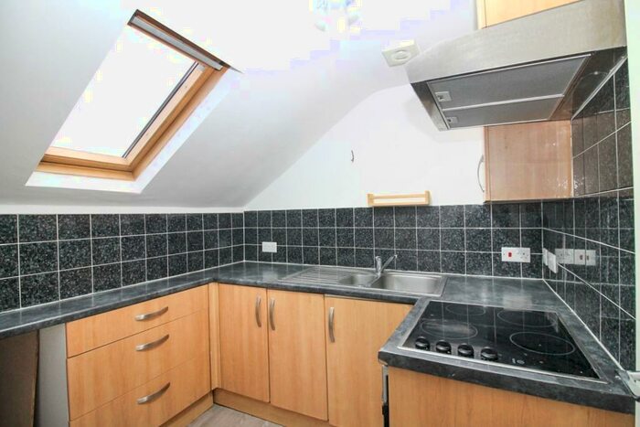 1 Bedroom Flat To Rent In Cambrian Terrace, Beeston, Leeds, LS11