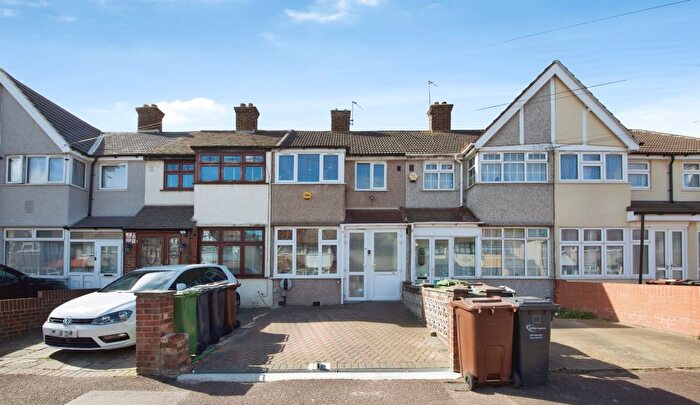3 Bedroom End Terrace House For Sale In Oval Road North, Dagenham, RM10