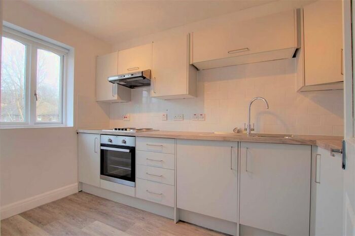 2 Bedroom Flat To Rent In Park Road, Kingston Upon Thames, KT2
