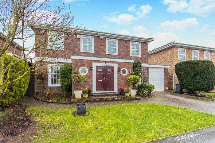 5 Bedroom Detached House To Rent In Chiltern Road, Maidenhead, SL6