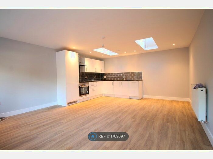 1 Bedroom Flat To Rent In Bath Hill, Keynsham, Bristol, BS31