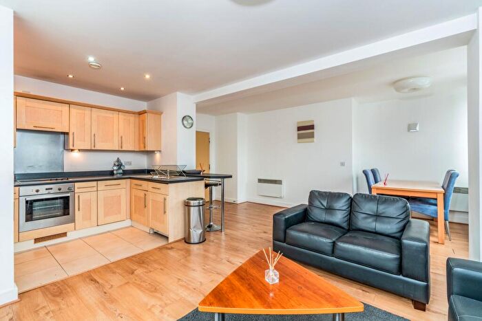 2 Bedroom Flat To Rent In High Street, Southampton, SO14