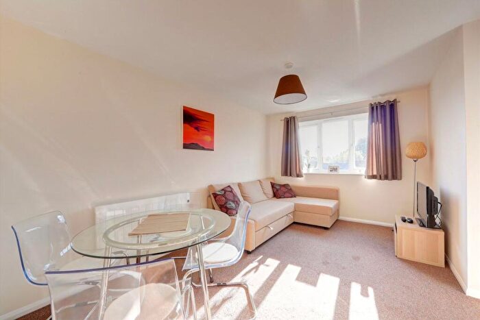 1 Bedroom Flat To Rent In Percy Gardens, Worcester Park, KT4