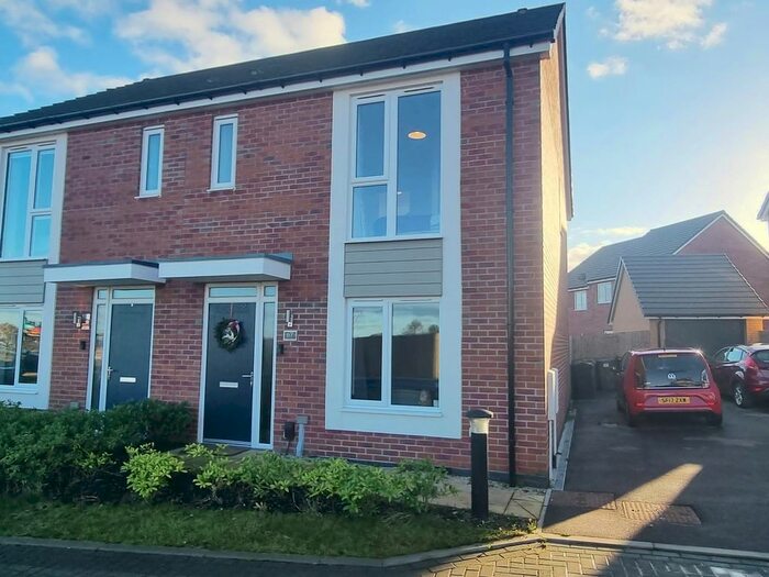 3 Bedroom Semi-Detached House To Rent In Tupton Road, Clay Cross, Chesterfield S45