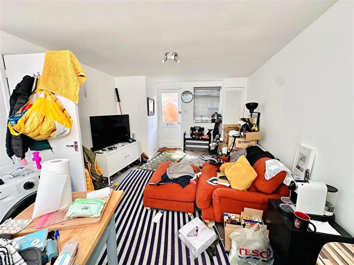 1 Bedroom Flat To Rent In Seagrave Road, Fulham. London, SW6