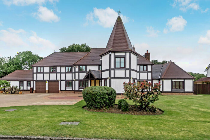 6 Bedroom Detached House For Sale In Skylark Meadows, Whiteley, Fareham, Hampshire, PO15