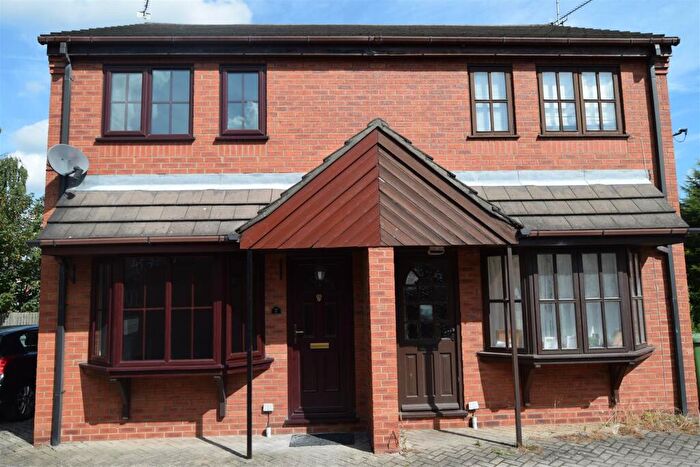 2 Bedroom Semi-Detached House To Rent In Oliver Close, Newark, NG24